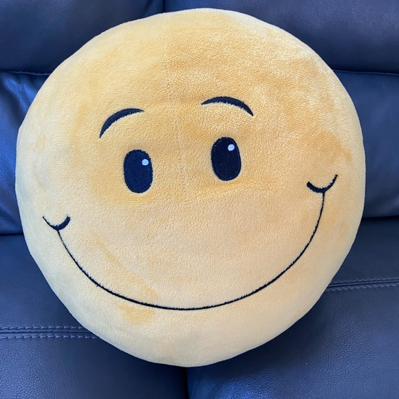 Emoji Round Plush - Picture 1 of 2